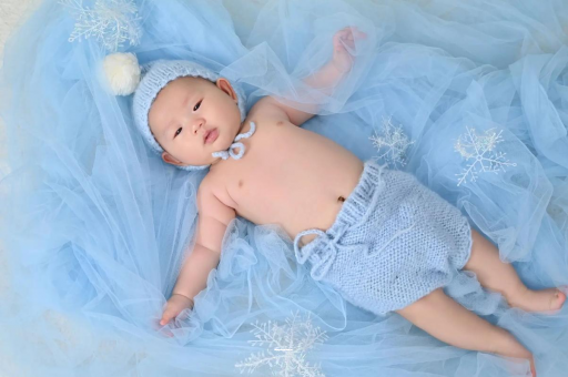 新沂宝宝上眼皮肿