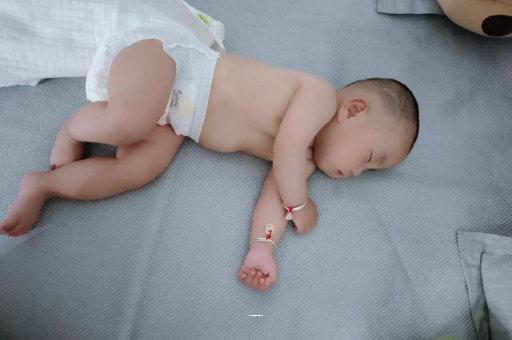 新沂几个月宝宝会抬头